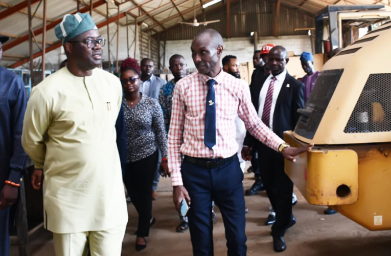 Makinde Visits OYSROMA, Gives Marching Order To Fix All Potholes