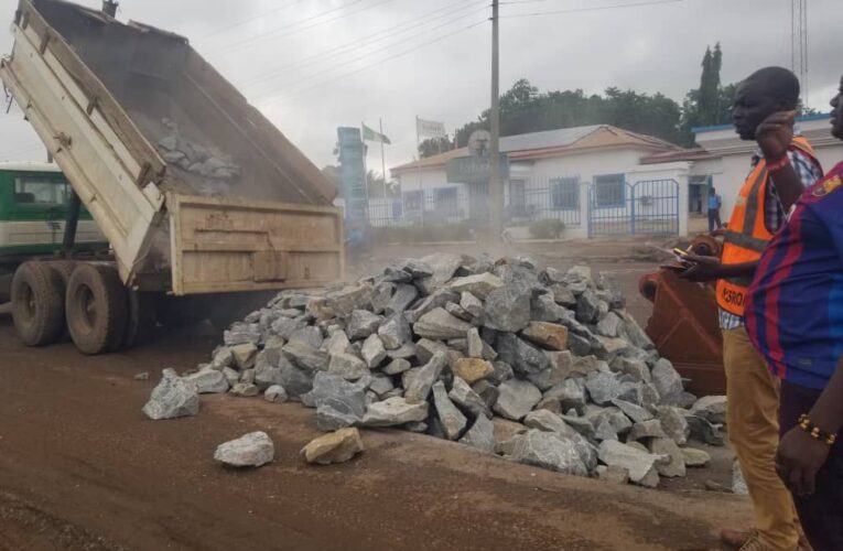 Oyo township residents hail Makinde on palliative work on Federal road   