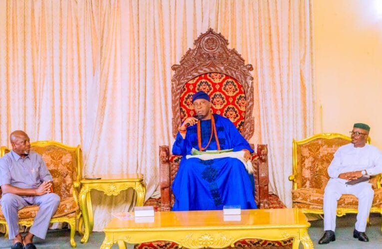 Makinde’s appointees of Ogbomoso extraction, LG chairmen visit new Soun, Oba Ghandi Olaoye 