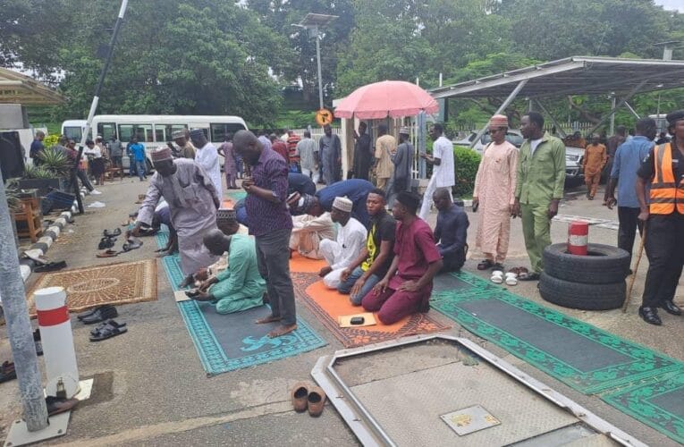 PHOTOS: Protest At Works Ministry As Minister Locks Out Late Workers 