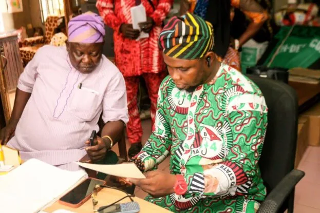 Excitement as BSQUARE awards scholarship to indigent students in Ogbomoso North 