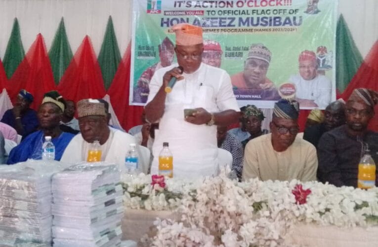 Oyo Lawmaker Azeez Musibau (ACTION) marks hundred days in office, distributes free exercise books, other items to students