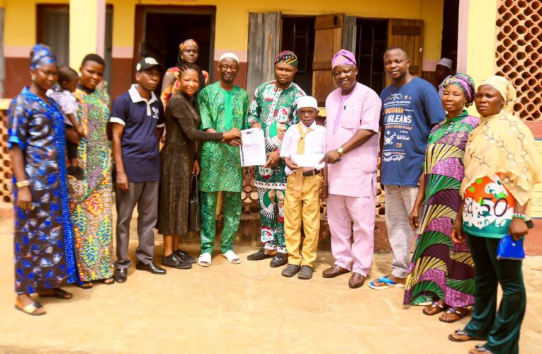 Excitement as BSQUARE awards scholarship to indigent students in Ogbomoso North 