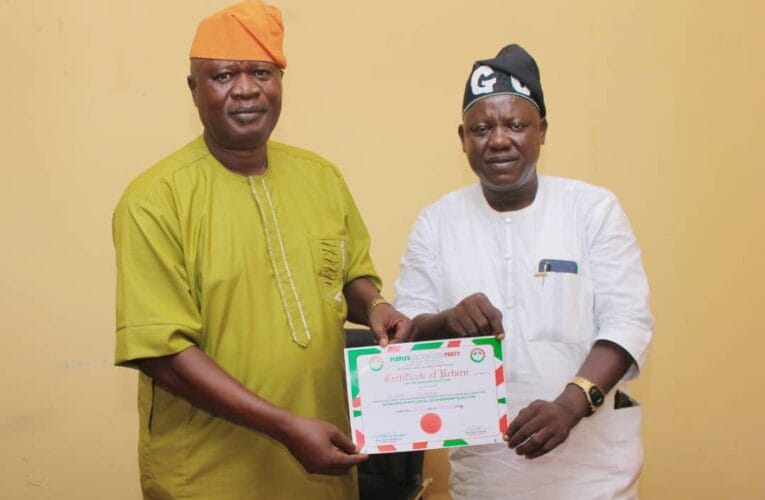 2024 LG Election: Ogunlade receives OYSIEC nomination form, thanks Gov. Makinde, others 