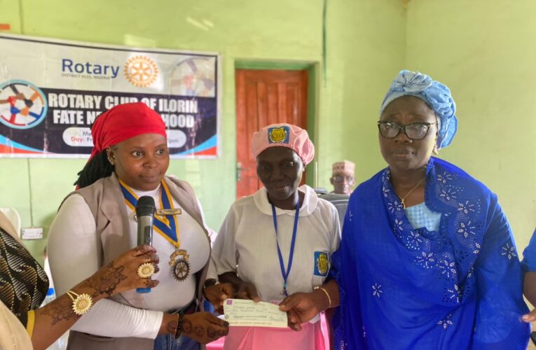 Encomiums as Rotary Club of Ilorin Fate Neighbourhood visits Ilorin Grammar School, donates writing materials, awards scholarship for student