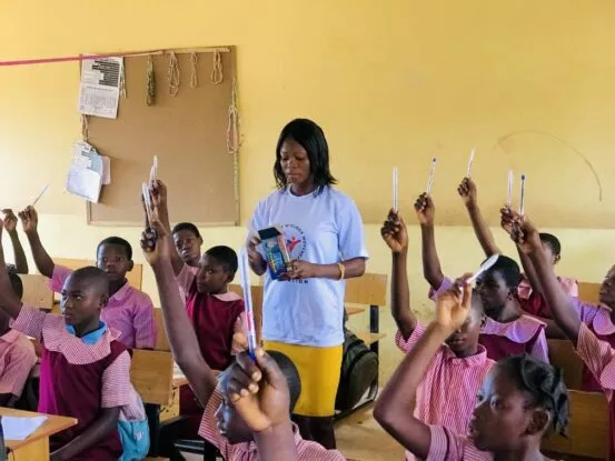 Emperor’s Foundation delivers back-to-school materials to 5,000 pupils across 5 LGs in Ogbomoso zone