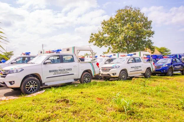 Makinde distributes 30 additional operational vehicles to security agencies