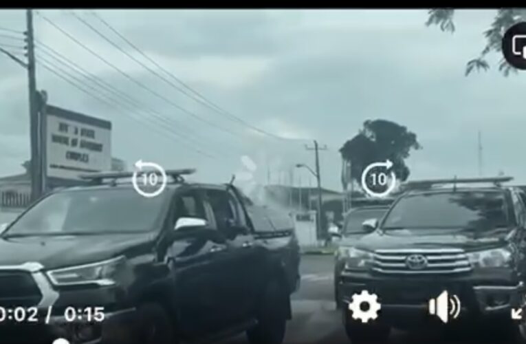 BREAKING: Security operatives fire teargas at Fubara as impeachment plot heightens 