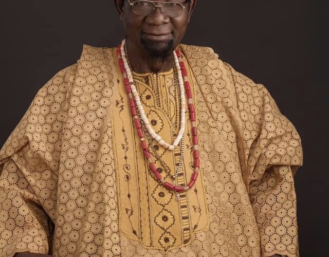 Oyo deputy gov felicitates with PDP chieftain, Ogunlade at 82 