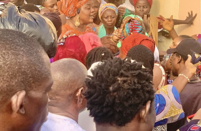 PHOTOS: Jubilation as Iyaloja General, Princess Abeo arrives Ogbomoso, empowers traders