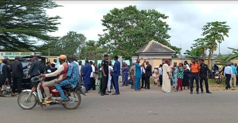 BREAKING: Police, judicial workers clash at Osun High Court as sacked CJ Ojo resumes office