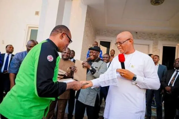 PHOTOS: Jubilation as Gov Eno Presents Cars to Personal Aides, Political Appointees at Christmas