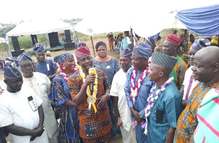 Ajogbelede Community Rallies Behind Engr Akeem Olatunji’s Chairmanship Ambition, Celebrates Classroom Block Commissioning