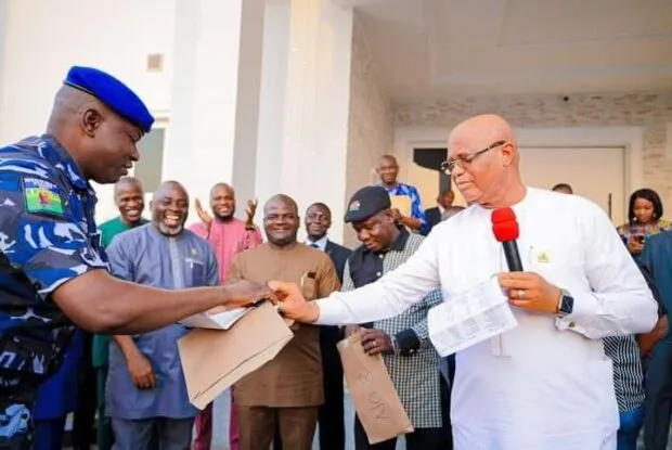 PHOTOS: Jubilation as Gov Eno Presents Cars to Personal Aides, Political Appointees at Christmas