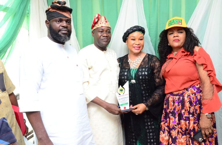Encomiums as Ib. South East Council Chair, Alawode Honours Arapaja, Ige, Akinbile, Other Former Council Chairmen and Secretaries
