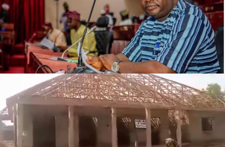 Wild Jubilation as Oyo majority leader gifts NUT N1.5m for roofing of Secretariat in Ogbomoso South 