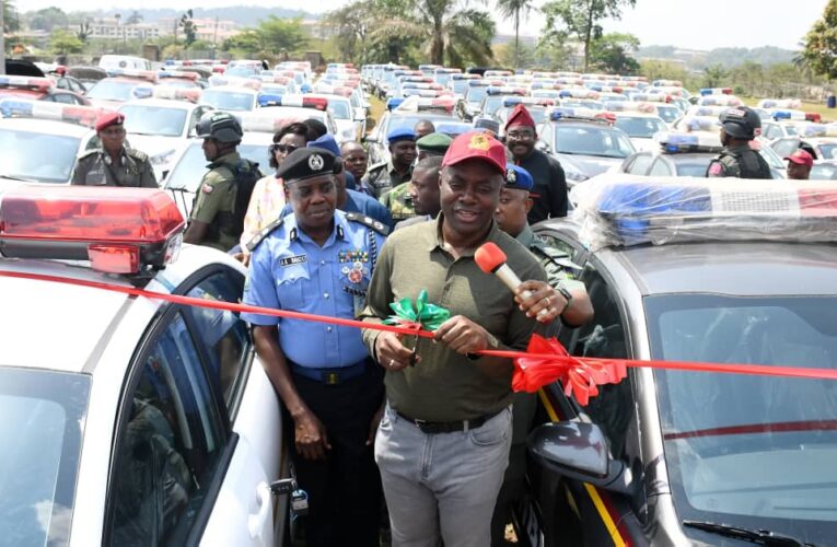 Makinde donates additional 100 patrol vehicles to security agencies, assures them of support