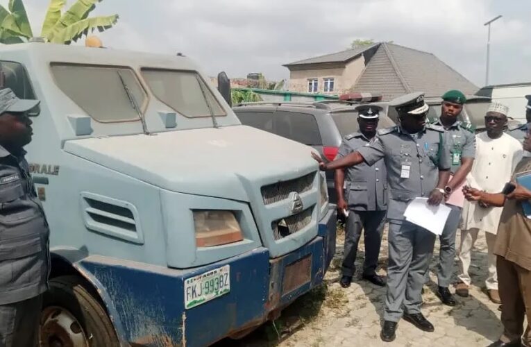 Customs releases impounded bullion van with over N24m, bags of foreign rice 