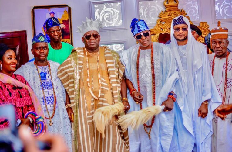 Aseyin begins unity tour across Oke Ogun as Peller lauds initiative