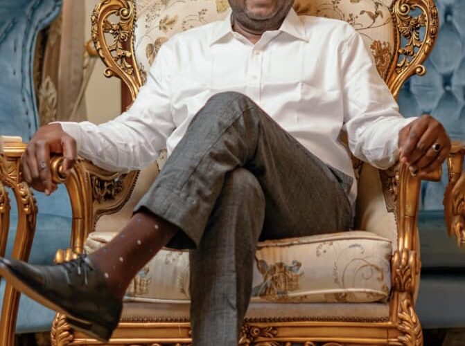 New Year: Open Salawu gives N5,000 each to over 1000 household in Ogbomoso zone 