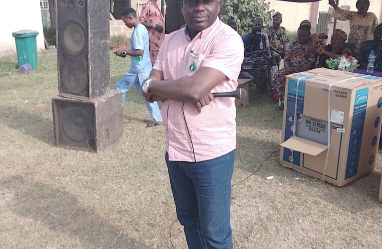 Mabaje thanks Gov. Makinde for his giant strides in Ido, says 2024 will usher in a new era of hope 