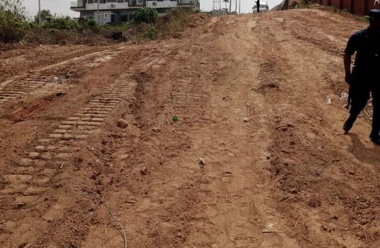 PHOTOS: Oyo Gov’t Reopens Access Roads to GRAs
