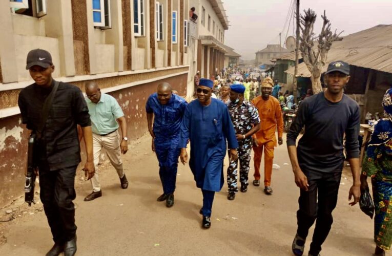 PHOTOS: Oyo Deputy Gov observes Juma’t prayer at Saki Central Mosque