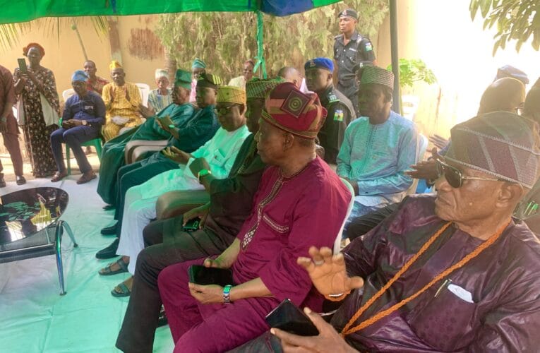 Oyo Gov’t pays condolence visit to Olayiwola, Ogunjimi families, says death painful