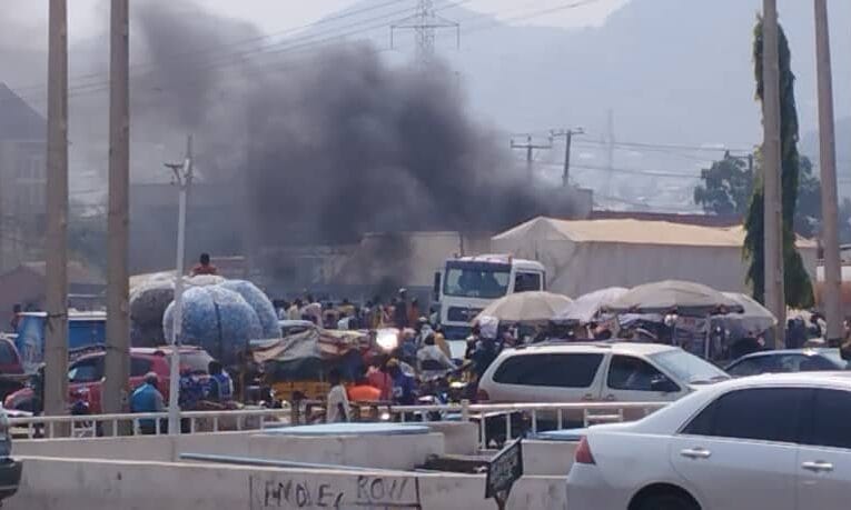 Gunshots As Hoodlums Hijack Trucks, Steal Food Items In Niger State