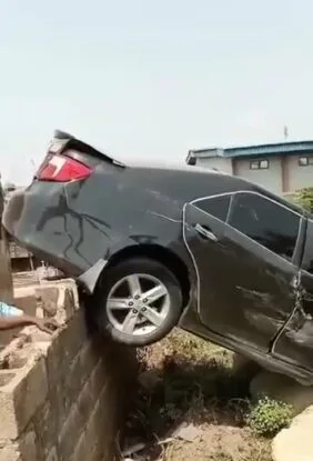 VIDEO: Ibadan Residents Shocked As Car Flies Over Fence 