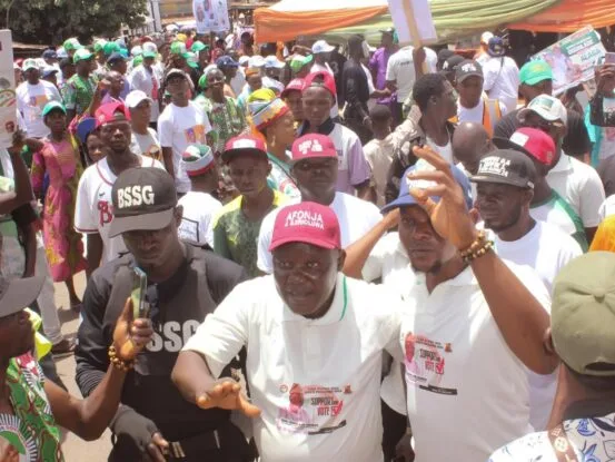 LG Election: Ogbomoso North PDP Chairmanship candidate, Ogunlade receives party flag, thanks Gov. Makinde, others