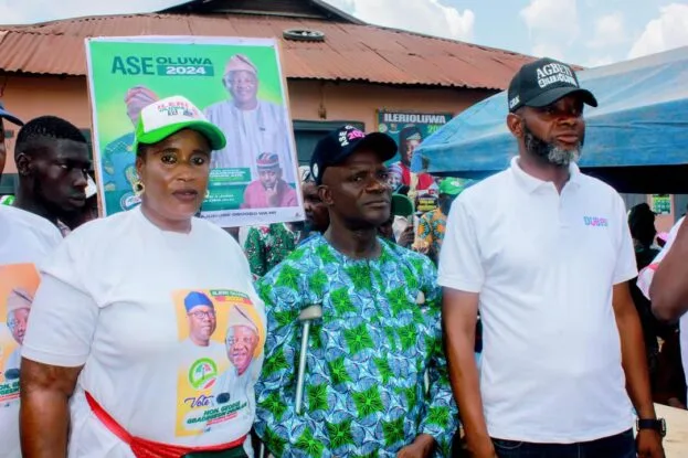 PHOTOS: PDP Chairmanship candidate, Ogunlade kicks off ward-campaign in Ogbomoso, visits Alasa, Abogunde, Jagun