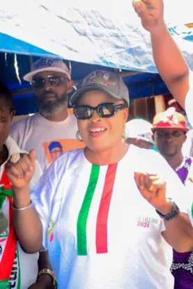 PHOTOS: PDP Chairmanship candidate, Ogunlade kicks off ward-campaign in Ogbomoso, visits Alasa, Abogunde, Jagun