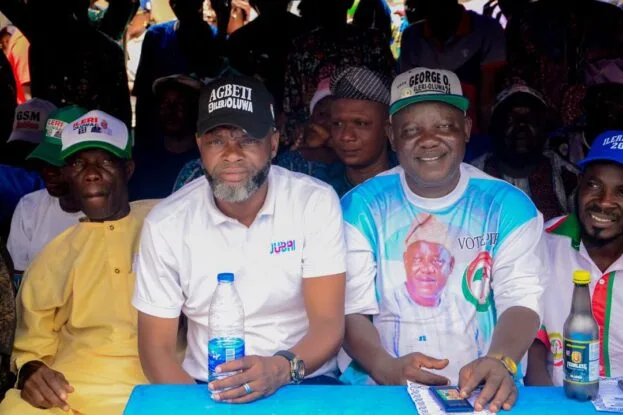 PHOTOS: PDP Chairmanship candidate, Ogunlade kicks off ward-campaign in Ogbomoso, visits Alasa, Abogunde, Jagun