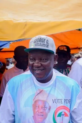 PHOTOS: PDP Chairmanship candidate, Ogunlade kicks off ward-campaign in Ogbomoso, visits Alasa, Abogunde, Jagun