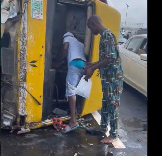BREAKING: Fatal Accident Occurs On Third Mainland Bridge, Passengers Thrown Into Lagoon (VIDEO)