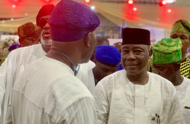 Ibadan Stands Still As Deputy Gov, Ladoja, Agboworin, Dare Adeleke, Smato, Other Political Bigwigs Attend Burial Of Odidiomo’s Late Father
