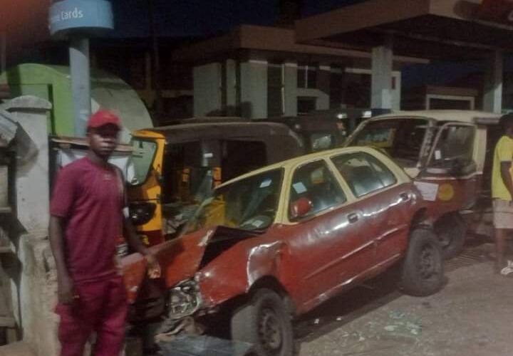 PHOTOS: One dies as hit and run driver causes multiple accident at 3am in Ibadan 