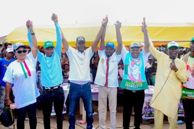 PHOTOS: PDP Chairmanship candidate, Ogunlade kicks off ward-campaign in Ogbomoso, visits Alasa, Abogunde, Jagun