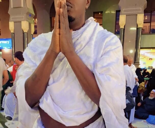 PHOTOS: Fuji maestro, Taye Currency performs Umrah in Makkah few days after health rumor