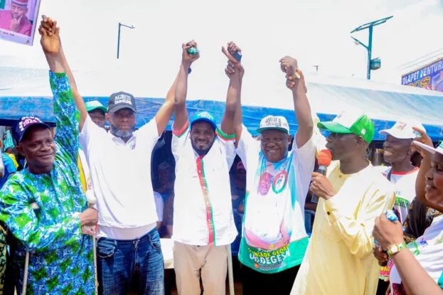 PHOTOS: PDP Chairmanship candidate, Ogunlade kicks off ward-campaign in Ogbomoso, visits Alasa, Abogunde, Jagun