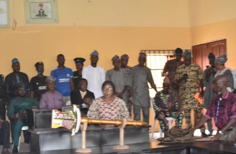 BREAKING: Dr. Temitope GLORIOUS Inaugurates Ona Ara Councillors as Hon. Abolade Yerima Emerges Leader