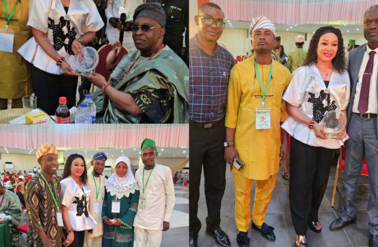 PHOTOS: Soun Ogbomoso, Oba Ghandi presents ‘Trailblazer Female award’ to Makinde’s aide, Agberemi RAD