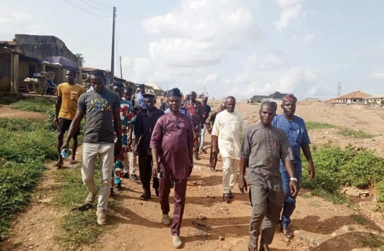 Ona Ara LG Boss, Dr. Temitope GLORIOUS, Visits Omituntun Sawia Market Site, Condemns Developer for Delays