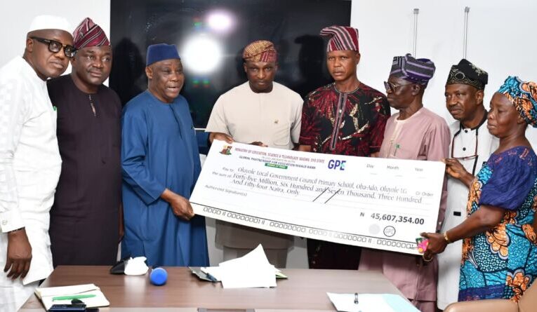 Oyo Govt presents N3.5b support grants to 105 primary schools for renovation of facilities