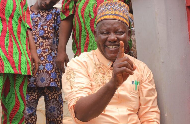 BREAKING: Ogbomoso North LG Chairman, Ogunlade reinstates 38 ad-hoc staff 