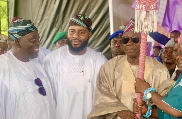 Makinde presents staff of office to First Elempe of Tapa, Oba Titiloye