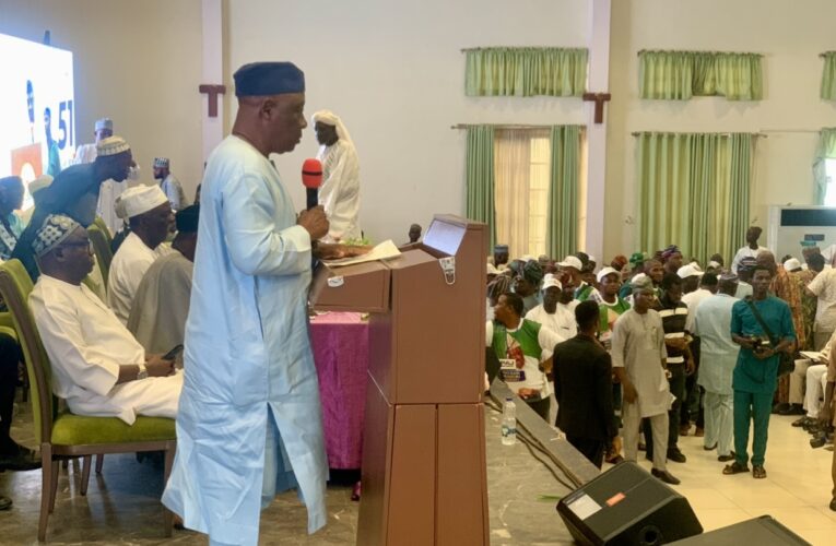 Makinde attends late Akinremi fidau prayer, names Samonda estate after him