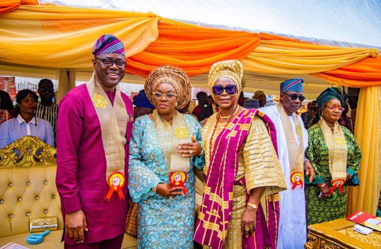 PHOTOS: CCII lauds Gov. Makinde, honours wife, deputy