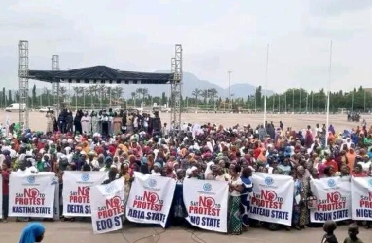 They Promised Us Rice, APC Scammed Us – Tinubu’s Protesters Stranded After Rally